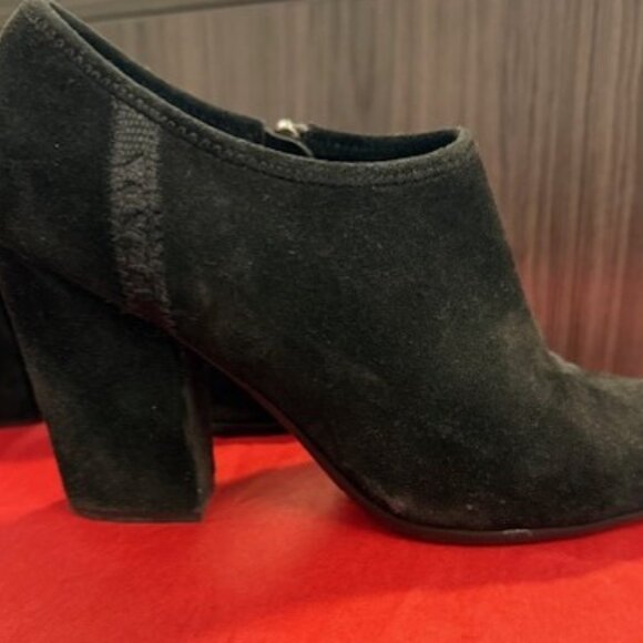 Prada Suede Ankle Boots (Gorgeous and Classy) - Picture 8 of 10